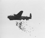 Voedseldropping boven Amsterdam op 2 mei 1945